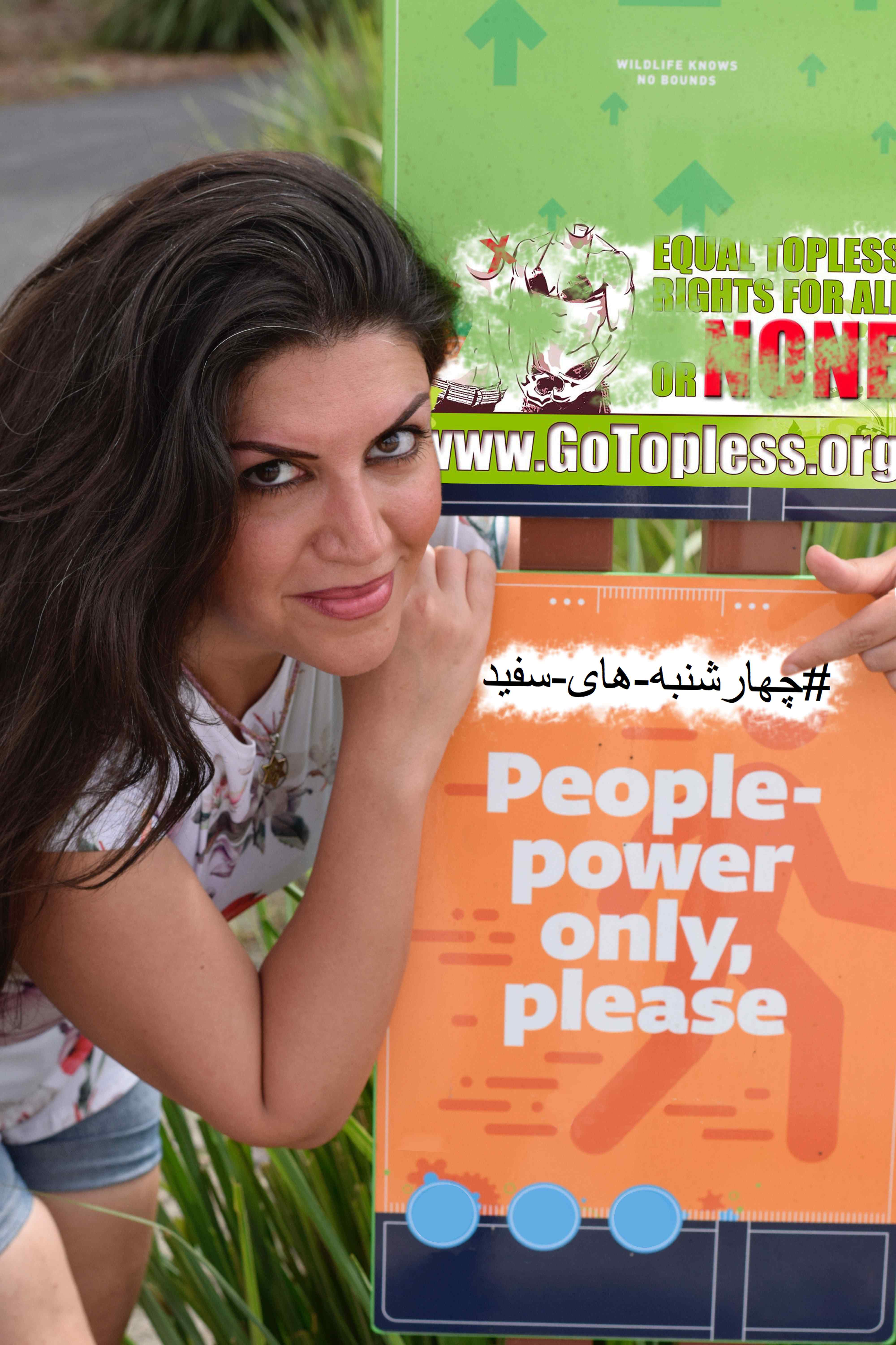 2017 10 Negar Gotopless